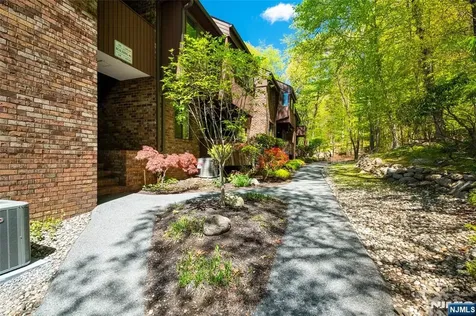 138 Indian Hollow Court Mahwah NJ 07430