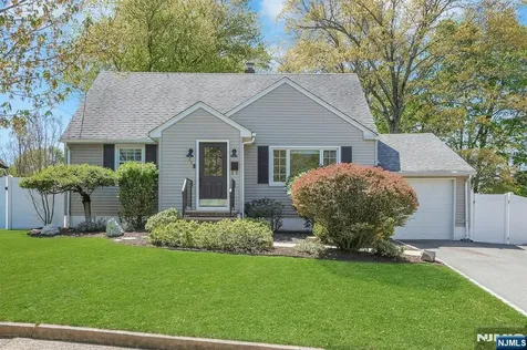 33 Clayton Street Hillsdale NJ 07642