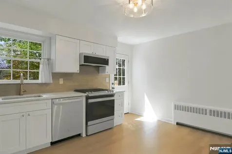 33 Clayton Street Hillsdale NJ 07642