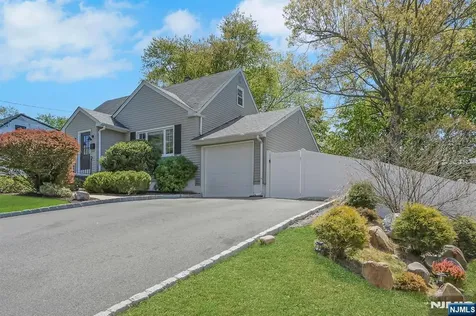 33 Clayton Street Hillsdale NJ 07642