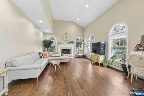 4 Leoson Parkway Old Tappan NJ 07675