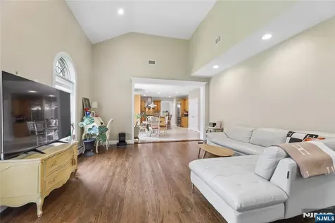 4 Leoson Parkway Old Tappan NJ 07675