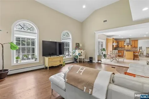 4 Leoson Parkway Old Tappan NJ 07675