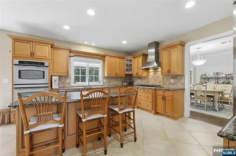 4 Leoson Parkway Old Tappan NJ 07675