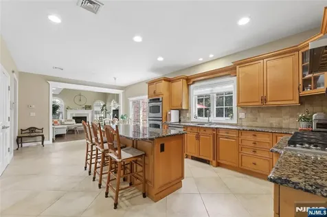 4 Leoson Parkway Old Tappan NJ 07675