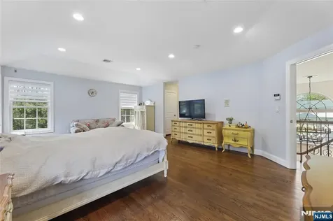 4 Leoson Parkway Old Tappan NJ 07675
