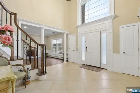 4 Leoson Parkway Old Tappan NJ 07675