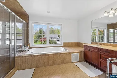 4 Leoson Parkway Old Tappan NJ 07675