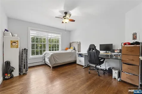 4 Leoson Parkway Old Tappan NJ 07675