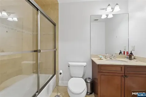 4 Leoson Parkway Old Tappan NJ 07675