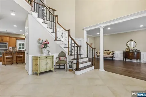 4 Leoson Parkway Old Tappan NJ 07675