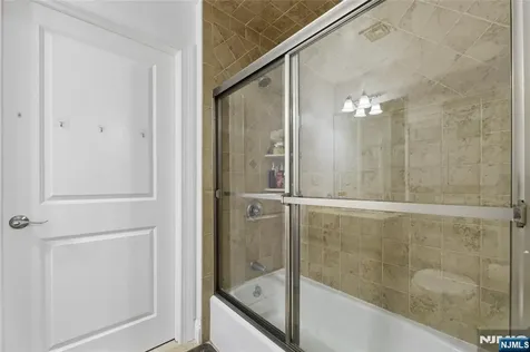 4 Leoson Parkway Old Tappan NJ 07675