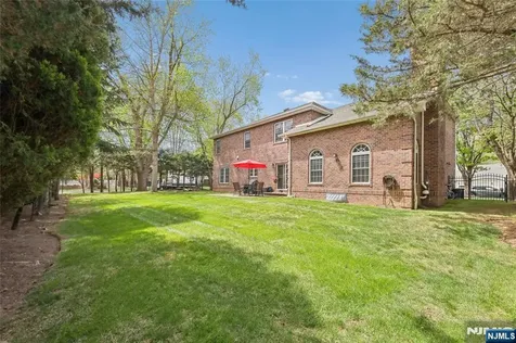 4 Leoson Parkway Old Tappan NJ 07675