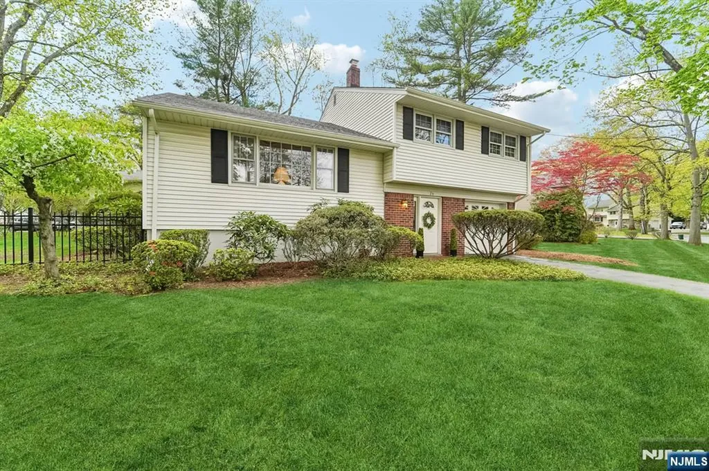 26 Burns Place Cresskill NJ 07626