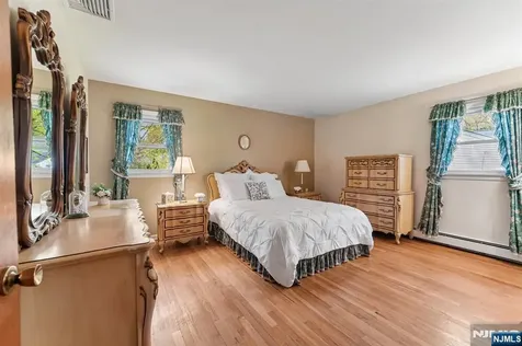26 Burns Place Cresskill NJ 07626