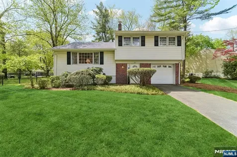26 Burns Place Cresskill NJ 07626