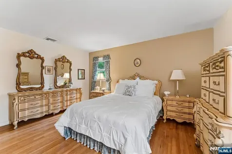 26 Burns Place Cresskill NJ 07626