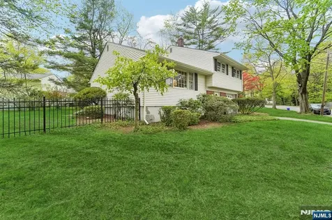 26 Burns Place Cresskill NJ 07626