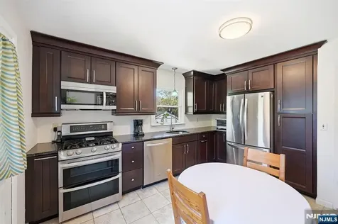 31 Dacotah Avenue Oakland NJ 07436
