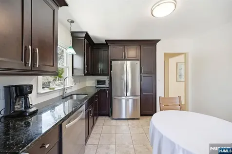 31 Dacotah Avenue Oakland NJ 07436