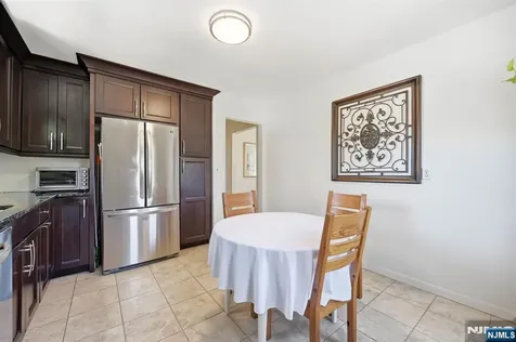 31 Dacotah Avenue Oakland NJ 07436