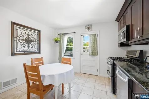 31 Dacotah Avenue Oakland NJ 07436