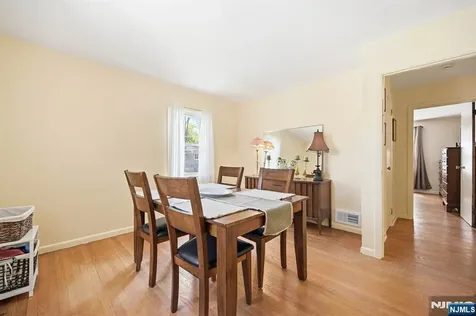 31 Dacotah Avenue Oakland NJ 07436