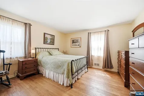 31 Dacotah Avenue Oakland NJ 07436