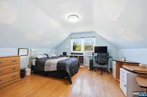 31 Dacotah Avenue Oakland NJ 07436