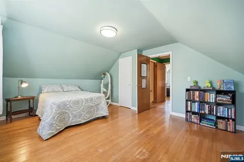 31 Dacotah Avenue Oakland NJ 07436