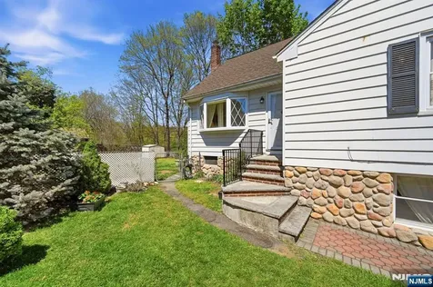 31 Dacotah Avenue Oakland NJ 07436