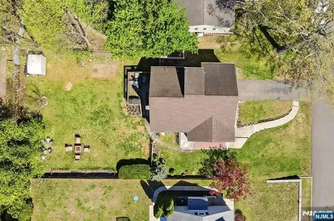 31 Dacotah Avenue Oakland NJ 07436