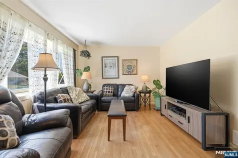 31 Dacotah Avenue Oakland NJ 07436