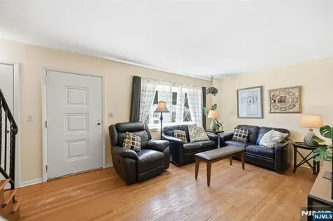 31 Dacotah Avenue Oakland NJ 07436