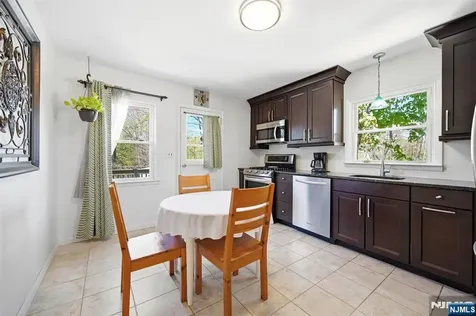 31 Dacotah Avenue Oakland NJ 07436
