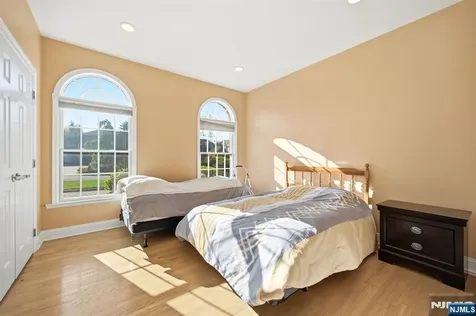 56 Burnet Hill Road Livingston NJ 07039