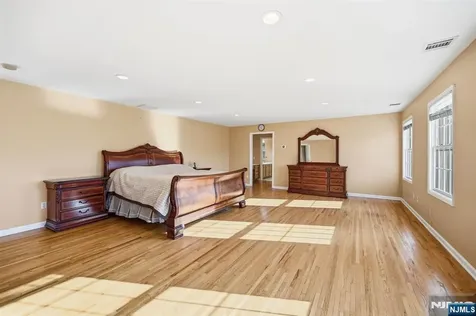 56 Burnet Hill Road Livingston NJ 07039