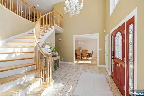 56 Burnet Hill Road Livingston NJ 07039