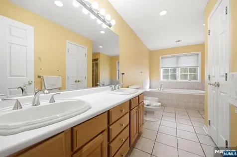 56 Burnet Hill Road Livingston NJ 07039