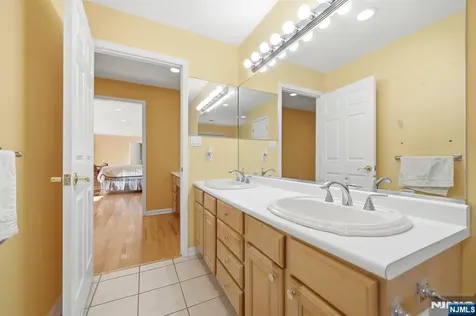 56 Burnet Hill Road Livingston NJ 07039