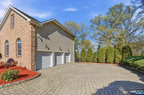 56 Burnet Hill Road Livingston NJ 07039