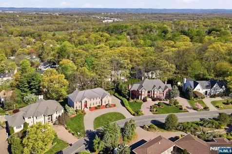 56 Burnet Hill Road Livingston NJ 07039