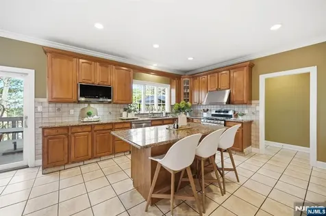 56 Burnet Hill Road Livingston NJ 07039