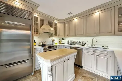 549 Windsor Drive Palisades Park NJ 07650