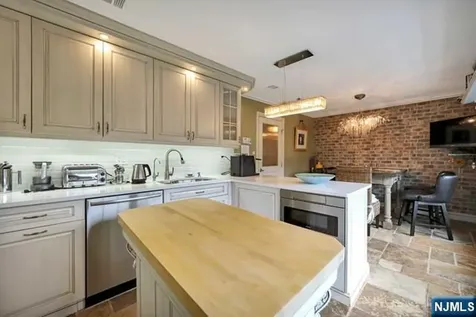 549 Windsor Drive Palisades Park NJ 07650