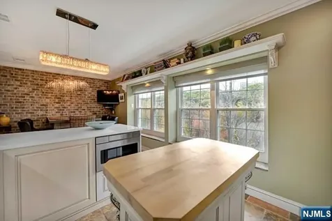549 Windsor Drive Palisades Park NJ 07650