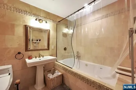 549 Windsor Drive Palisades Park NJ 07650