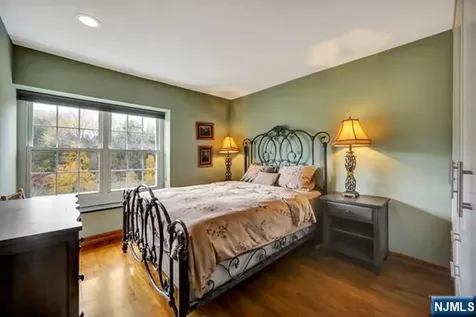 549 Windsor Drive Palisades Park NJ 07650