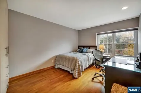 549 Windsor Drive Palisades Park NJ 07650