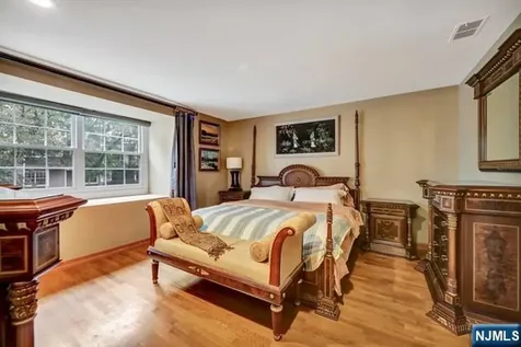 549 Windsor Drive Palisades Park NJ 07650